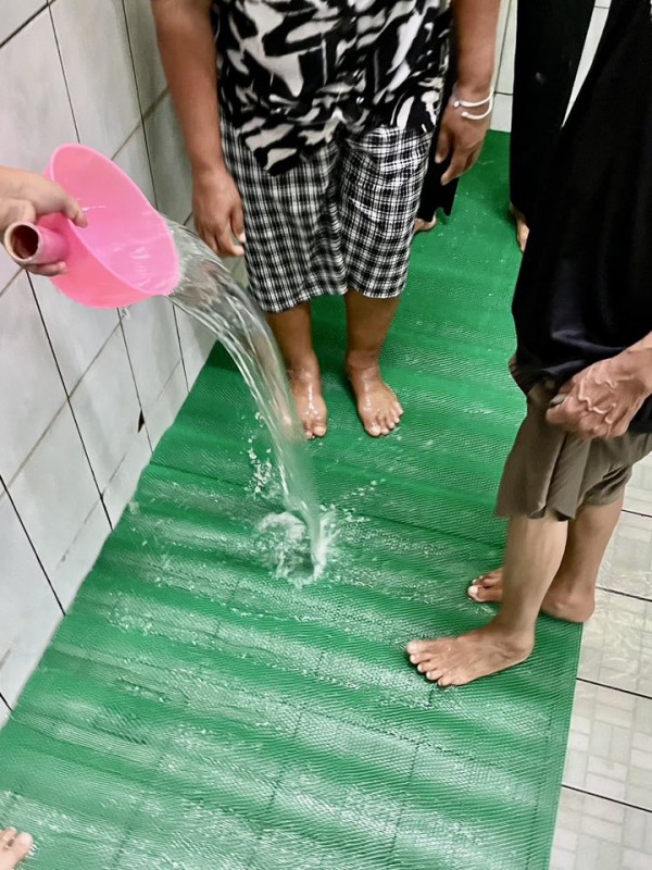 ไม่ลื่น ไม่ล้ม