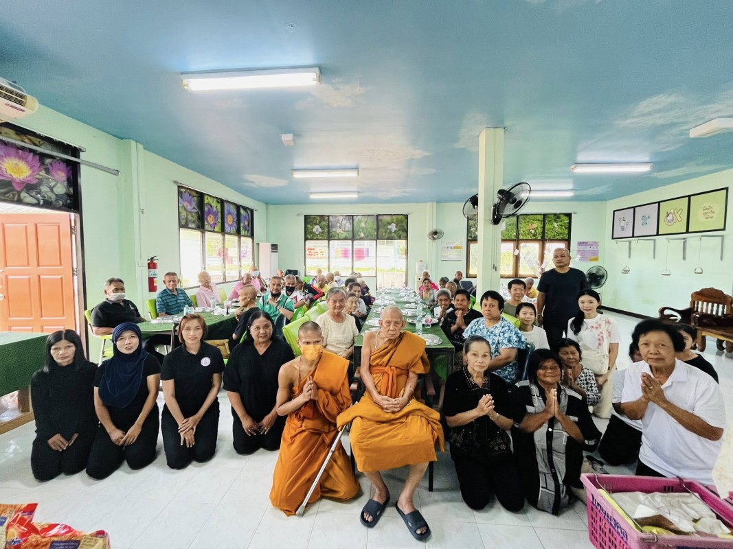  พระมงคลวัชรปโชติ อำเภอเทพา จังหวัดสงขลา พร้อมคณะศิษยานุศิษย์ เลี้ยงอาหารกลางวัน