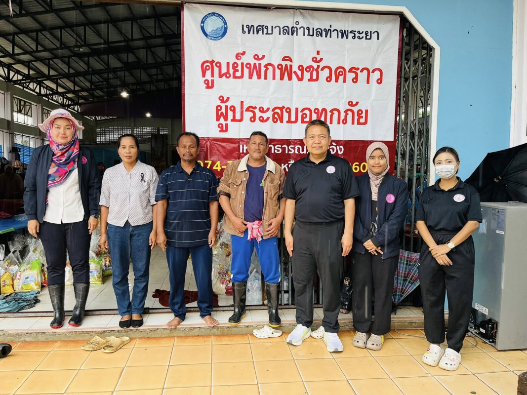 ลงพื้นที่เยี่ยมให้กำลังใจผู้ประสบอุทกภัย พร้อมมอบที่นอน